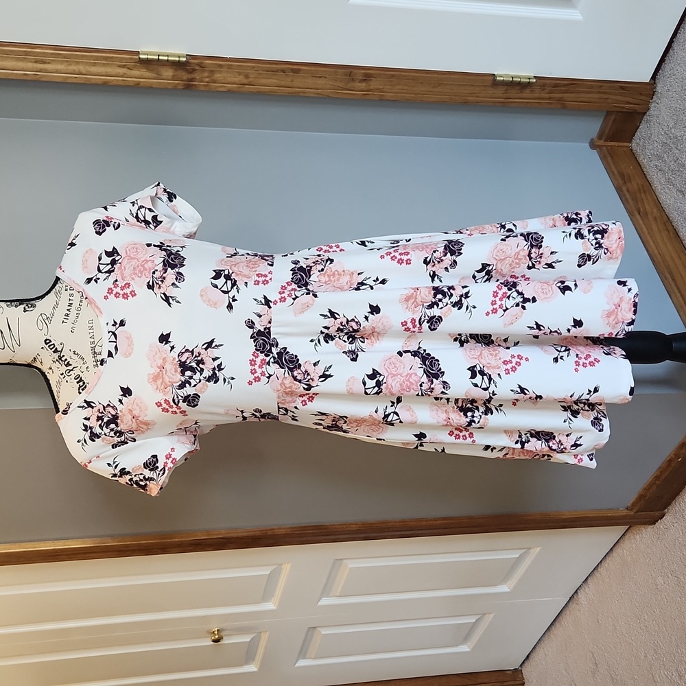 Bobbie Brooks Super Soft Spring Floral Dress, size Small